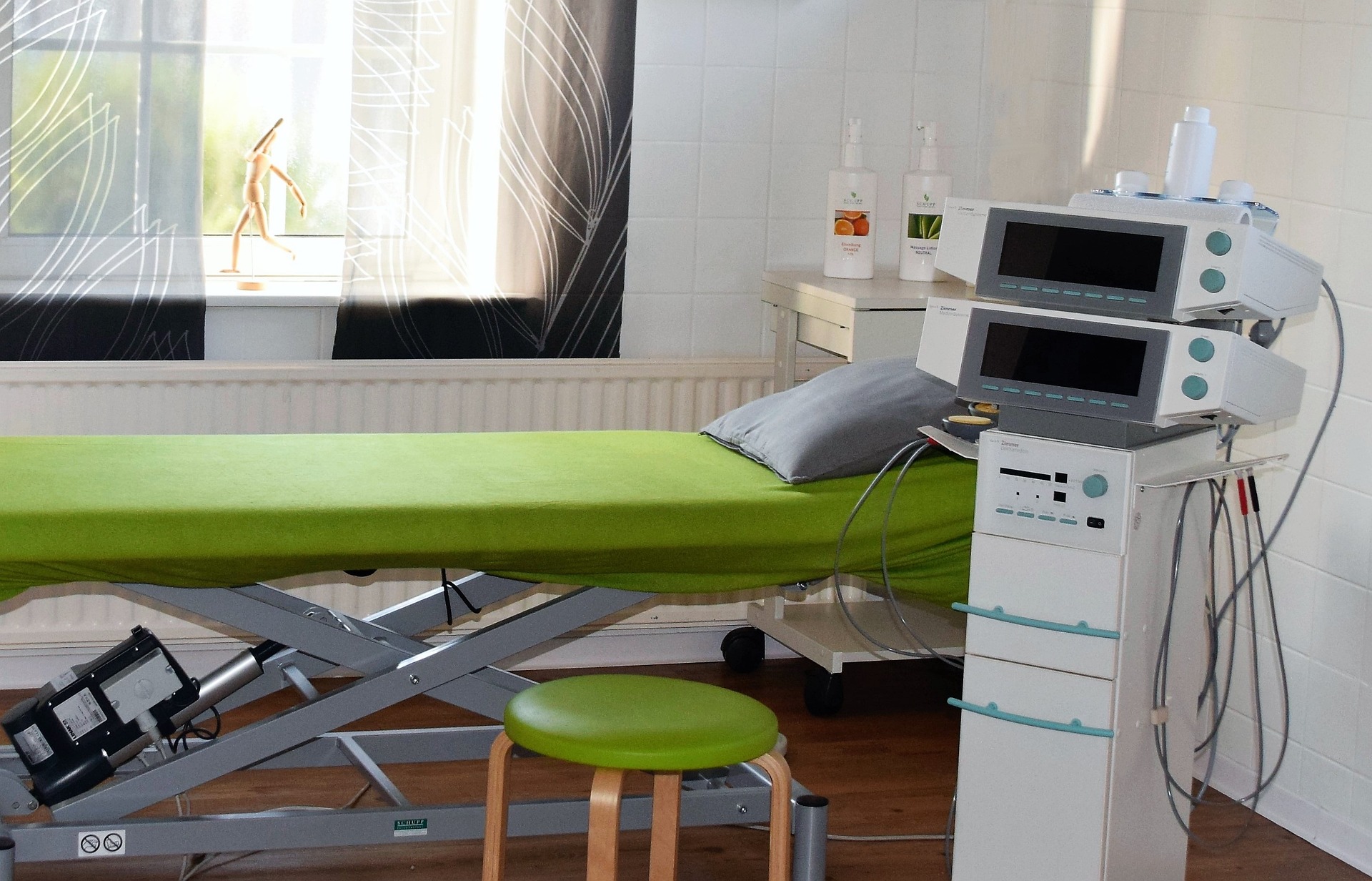 A picture o a physical therapy Setup in a clinic